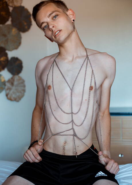 American young boy Spencer Locke get naked and showing nice butt