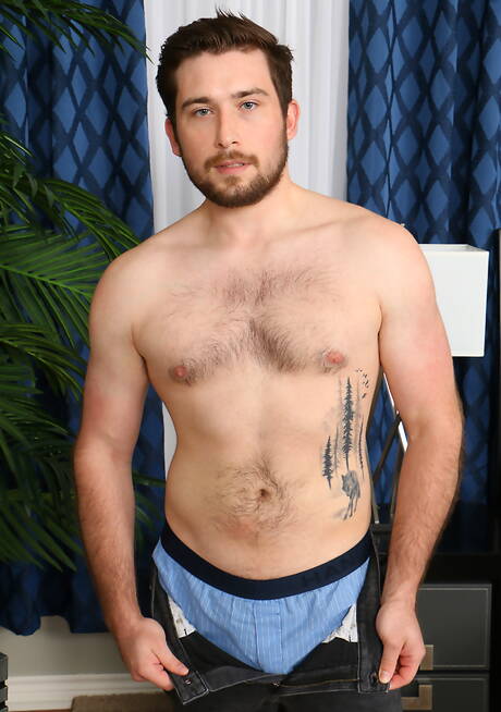 American otter Kocxin get naked and showing tight butt