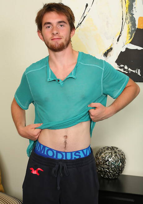 小男孩 Tyger 展現完美身材