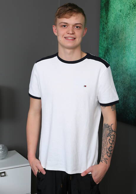 Chaosmen: American twink Jj Smitts posing nude and showing hot butt