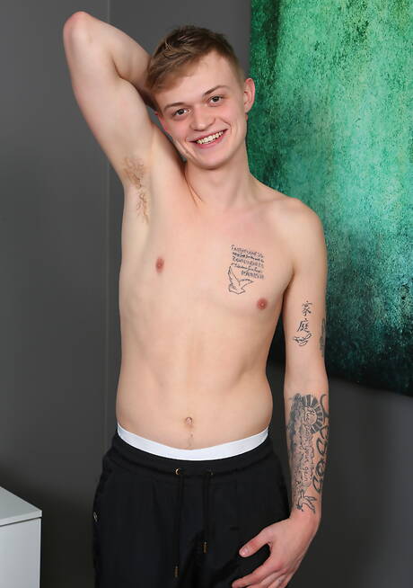 American twink Jj Smitts posing nude and showing hot butt