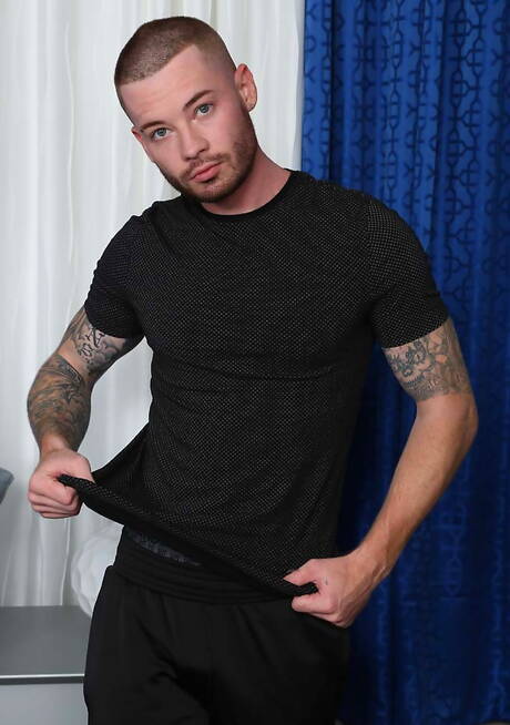 American strongman Roman Laurent get naked and showing his ass