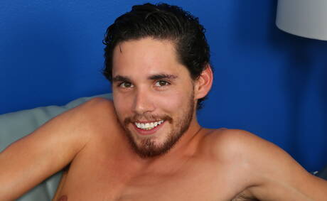 American twink Jacob Marteny get naked and showing nice ass