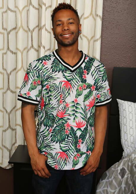 Czarny, umięśniony faraon Beckham prezentuje solidne ciało