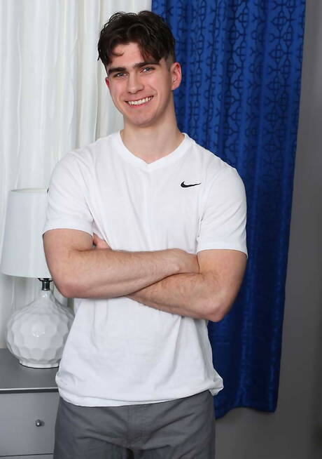 알몸으로 포즈를 취하고 멋진 엉덩이를 보여주는 미국인 남성 다니엘 딘