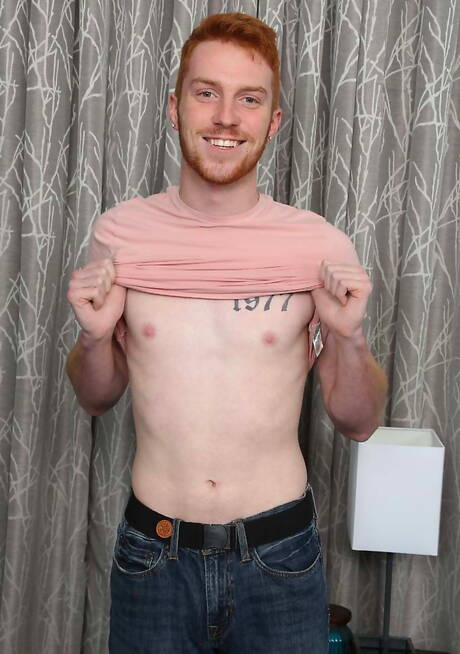 Twink Sebastian Hunt posing nude and showing nice ass