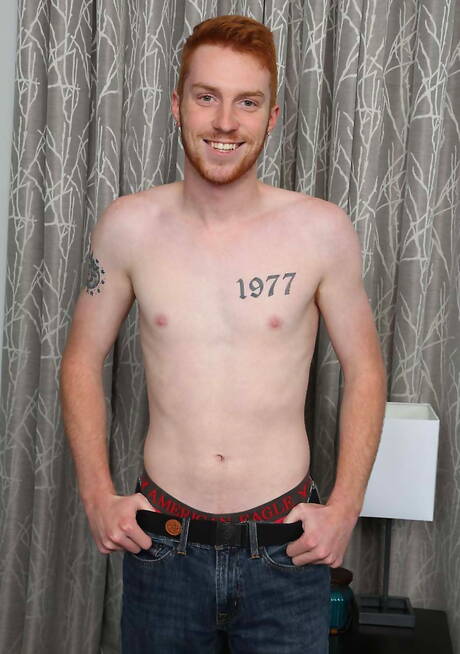 Twink Sebastian Hunt posing nude and showing nice ass