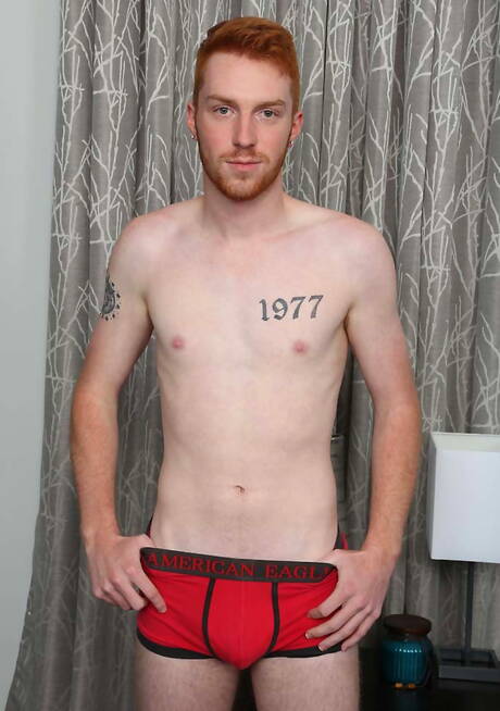 Twink Sebastian Hunt posing nude and showing nice ass