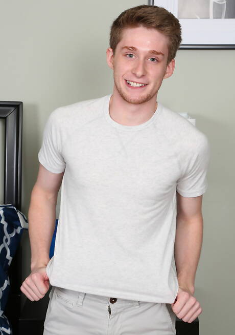 アメリカのタフガイ、パーク・ワイリーがヌードでタイトなお尻を披露