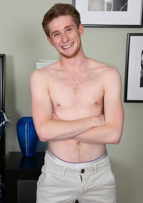 アメリカのタフガイ、パーク・ワイリーがヌードでタイトなお尻を披露