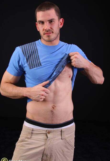 American otter Vander Pulaski jerk off his dick