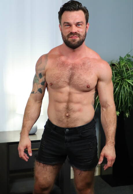 American hairy stud James Fox jerk off his dick