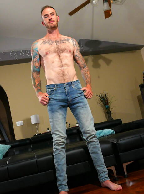 美國水獺 Christian Wilde 展示肌肉身材