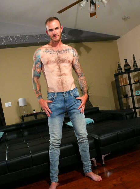 美國水獺 Christian Wilde 展示肌肉身材