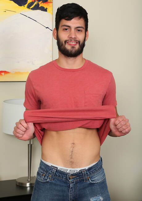 健美選手安塞爾展現強健體魄