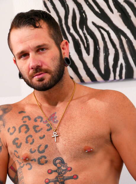 Nice american guys tough guy Dillon Diaz and tough guy Johnny Hill have a good interracial oral sex