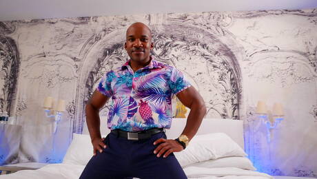 Black bodybuilder Smash Thompson posing naked and showing hot ass