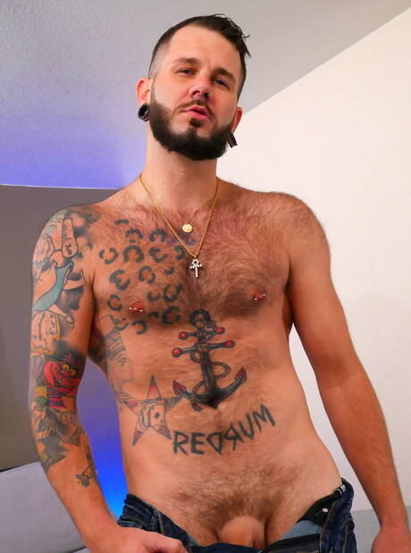 American tough guy Johnny Hill and puerto rican husky guy Des Irez fuck ass after sucking