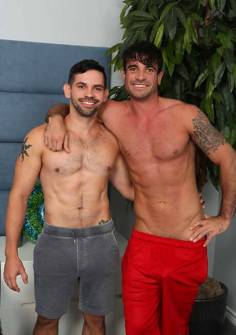 Chaosmen: Sinnlicher Junge Teo und hinreißender Kumpel Hugo Diaz in einer Schwanzlutschszene