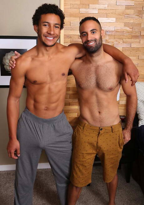 Il bellissimo ragazzo Lorenzo e il sensuale Jerome in una scena di succhiamento del cazzo