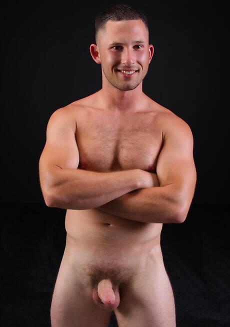 Bodybuilder Jamison plaagt zijn pik