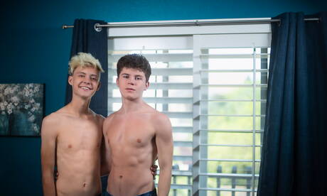 帥哥Ezra Tanner和美國帥哥Silas Brooks享受激情性愛