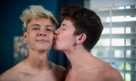 帥哥Ezra Tanner和美國帥哥Silas Brooks享受激情性愛