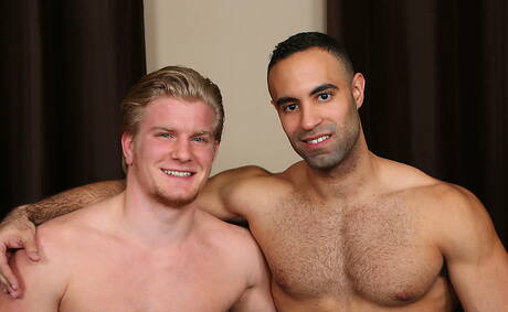 urso inglês maduro Jonas Jackson e Lorenzo em uma foda anal gostosa