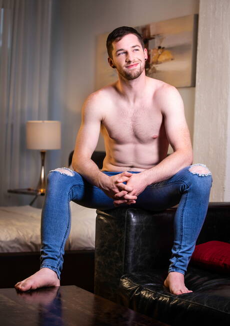 Der kanadische Muskelprotz Thyle Knoxx und der attraktive Kanadier Gabriel Clark beim harten Analsex