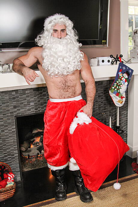 Hot american guys mature bear Jaxton Wheeler and hunk Brenner Bolton love each other with fisting