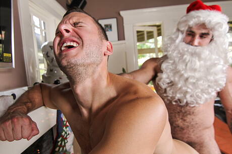 Heiße amerikanische Jungs, der reife Bär Jaxton Wheeler und der schöne Brenner Bolton lieben sich beim Fisting