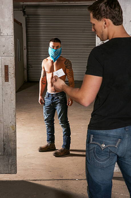 American strongman Roman Todd and russian strongman Vadim Black have a hot couple scene