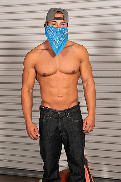 Roman, Leon Lewis, Vadim Black, Wesley, John in una scena di gangbang