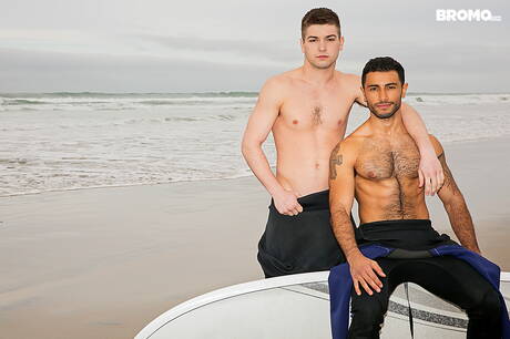 美國帥哥 Johnny Rapid 和肌肉男 Nick West 在海灘上口交後做愛