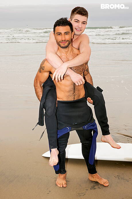 American hunk Johnny Rapid and beefy Nick West fuck ass after blowjob on beach