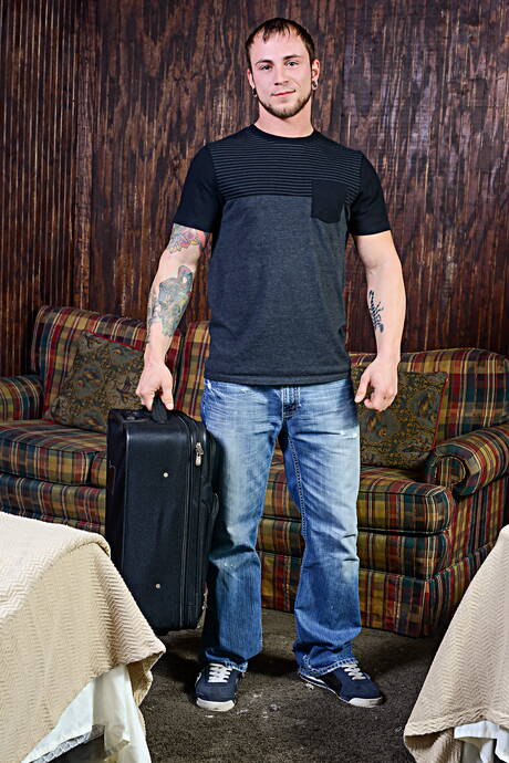 Il muscoloso americano Brenner Bolton e Jared Summers si succhiano e si scopano a vicenda