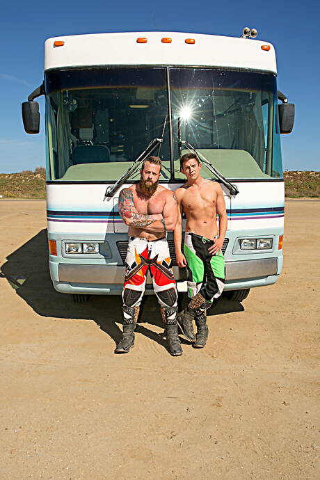 Bromo: American gay bear Aaron Bruiser and  Alexander Motogazzi love each other outside