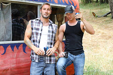 Bromo: Hot americans, beefy Brandon Evans and hairy stud Jeff Powers in hot anal sex outdoor