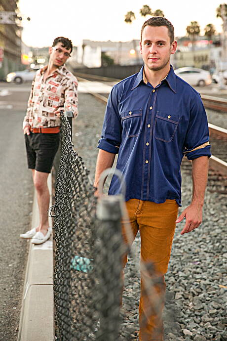 O supergaranhão americano Brenner Bolton e Antonio Manero fazem sexo quente ao ar livre