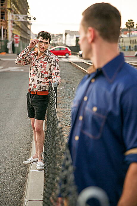 O supergaranhão americano Brenner Bolton e Antonio Manero fazem sexo quente ao ar livre