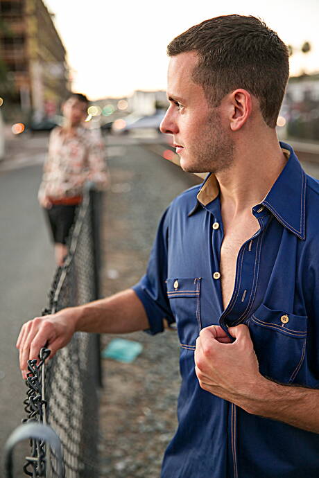 O supergaranhão americano Brenner Bolton e Antonio Manero fazem sexo quente ao ar livre