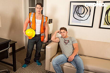 Zwei amerikanische Jungs, der Superhengst Tobias und der gut gebaute Trevor Long, lutschen und vögeln sich gegenseitig