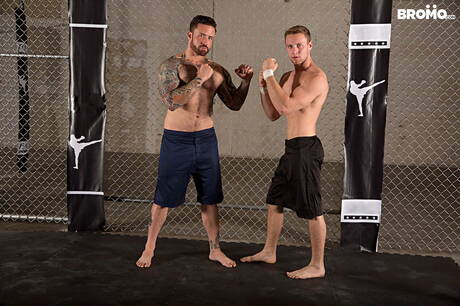 De gespierde Brandon Evans en de sterke Jordan Levine, die hete Amerikaanse jongens zijn, zijn dol op elkaar.