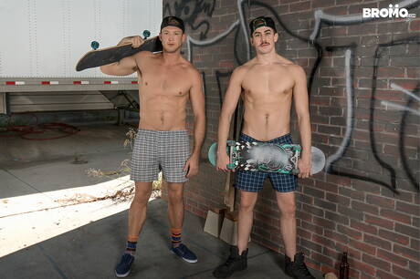 Nette amerikanische Jungs, der attraktive Pierce Paris und der Superhengst Jack Hunter haben draußen guten Sex