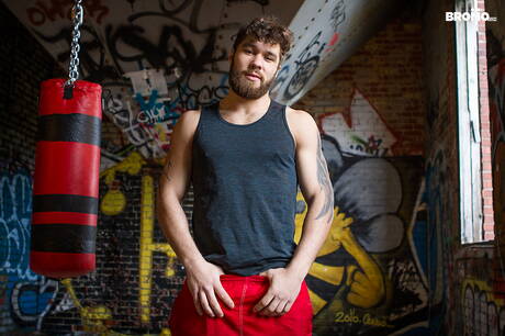 Le musclé canadien Morgan Blake et Ryan se font percer le cul