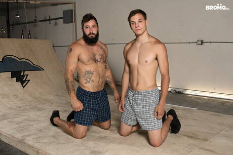 Zach Country and american otter Jeff Powers in hot ass fuck action