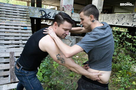 Bromo: Sexy boy Vitali Kutcher and sexy dude Eric Spector have a good sex outside