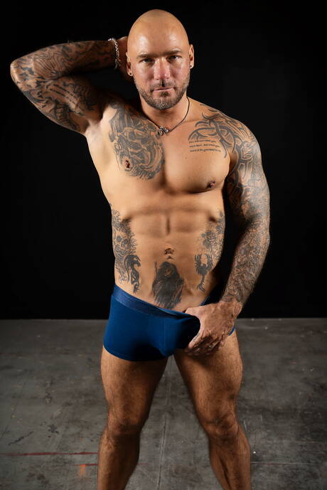 美國壯漢 Dante Colle 和肌肉發達的 Jason Collins 在口交後操屁股