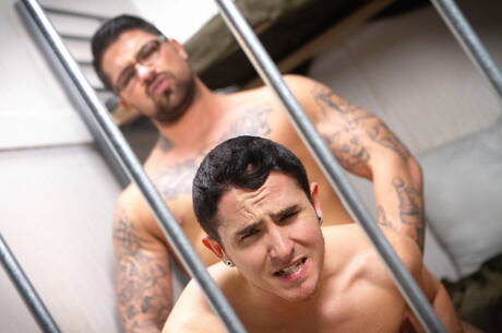 Die geilen Kumpels Ryan Bones, Collin Lust und Killiam Wesker bei heißer Dreier-Arschfick-Action