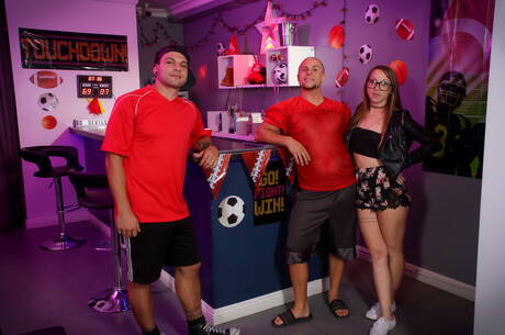 Due tizi americani, il muscoloso Eli Hunter e il bel ragazzo Eddie Danger, fanno del buon sesso